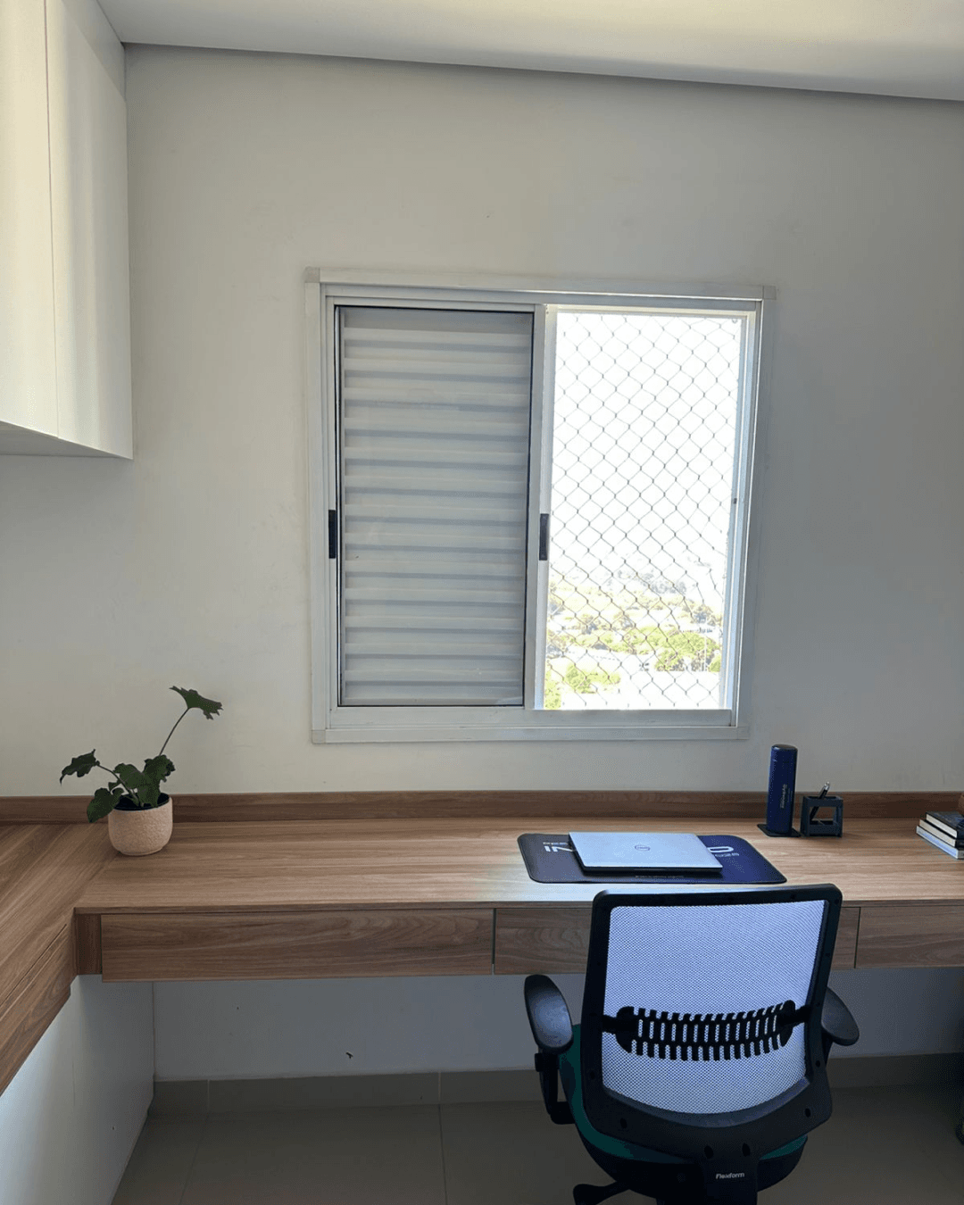 Home Office com Bancada em Madeira